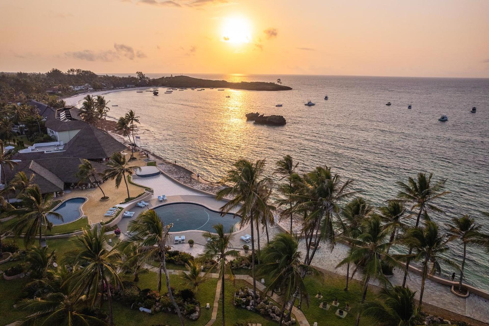 Hemingways Watamu Hotel Exterior photo